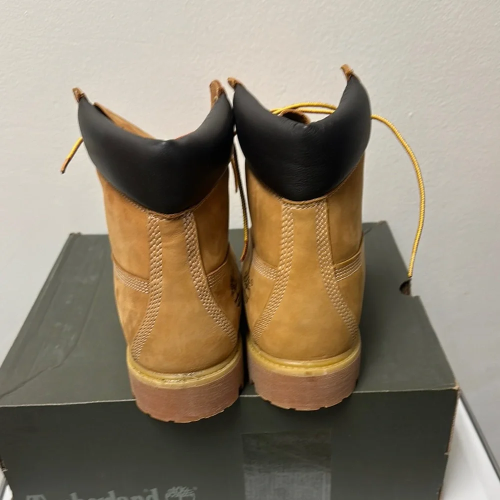 HOST PICK 🎁🎁🛍️ Timberland Tan and Black Ankle Boots with Nubuck Leather. - Picture 4 of 12